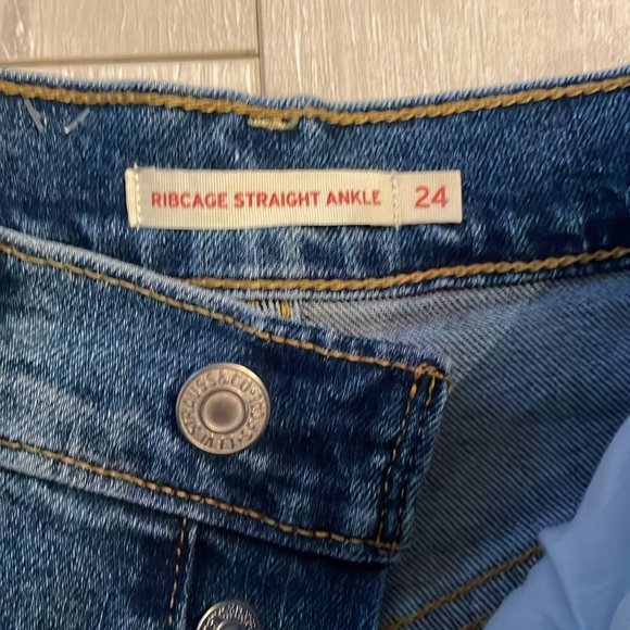 Levi’s Ribcage Straight - Picture 2 of 5